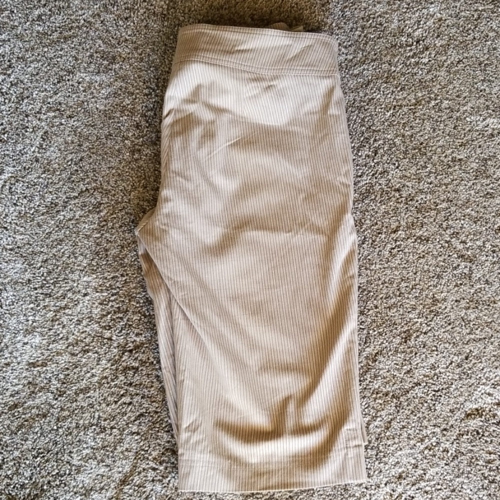 Cache capris - Picture 2 of 2